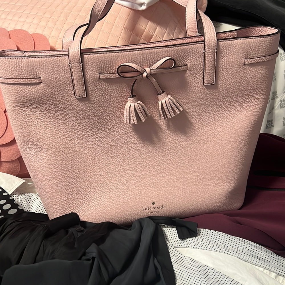 Selling my brand New Kate Spade bag